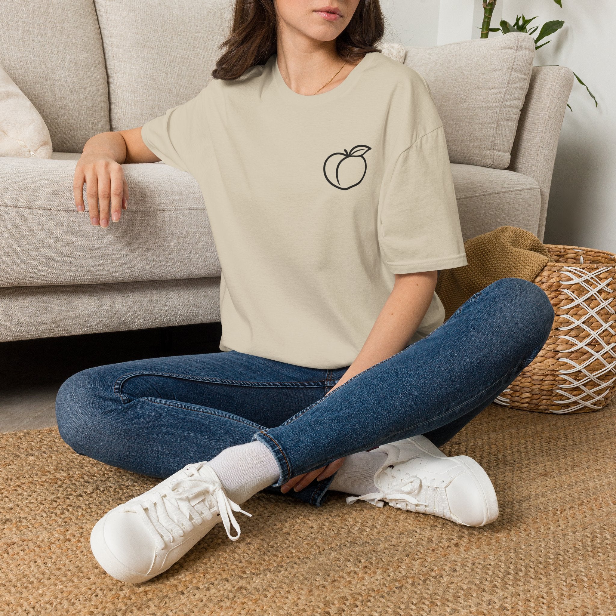 Peach Outline T‑Shirt — Minimal Fruit Graphic Tee