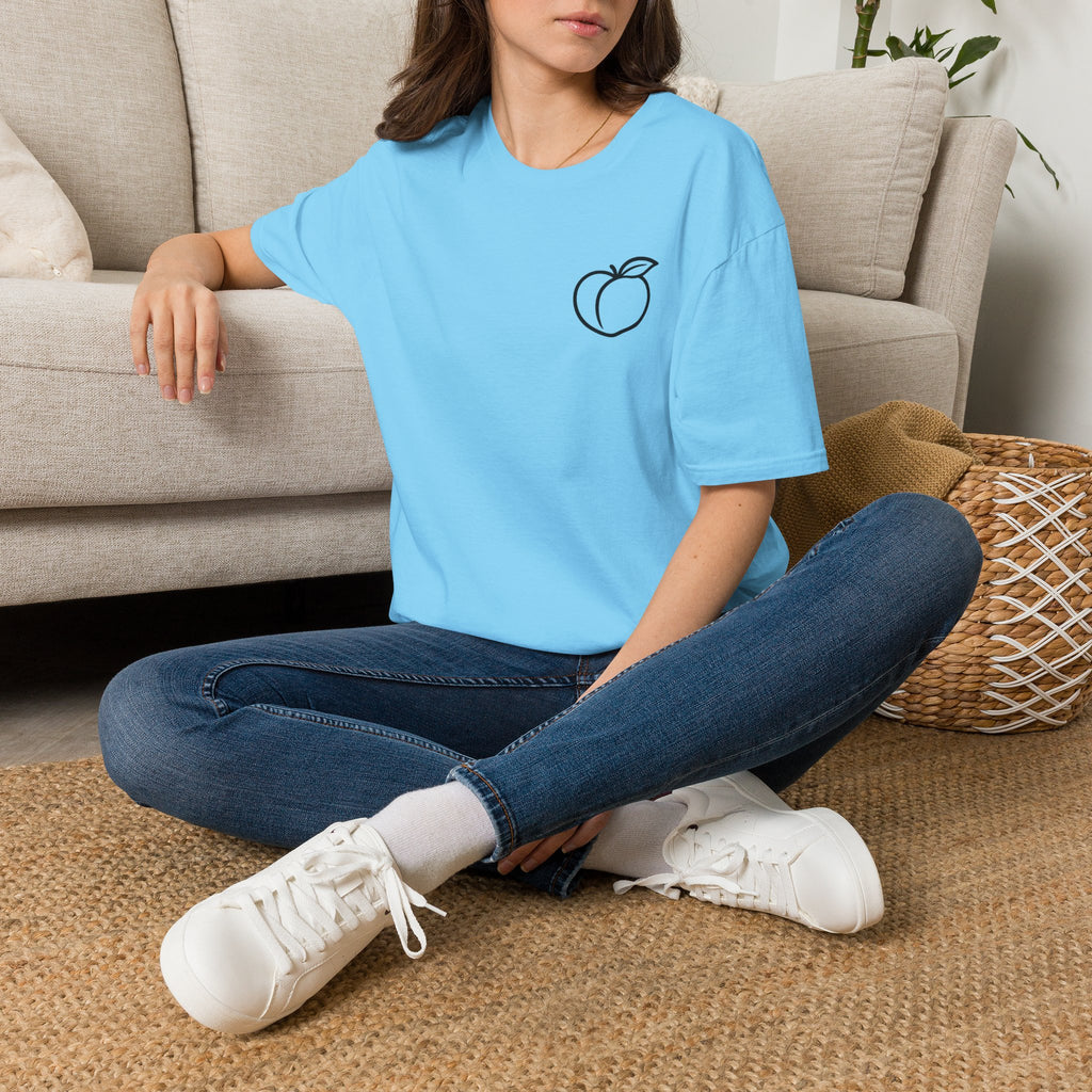 Peach Outline T‑Shirt — Minimal Fruit Graphic Tee
