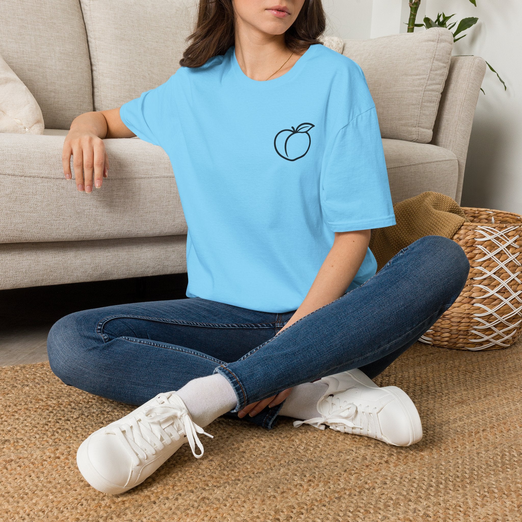 Peach Outline T‑Shirt — Minimal Fruit Graphic Tee