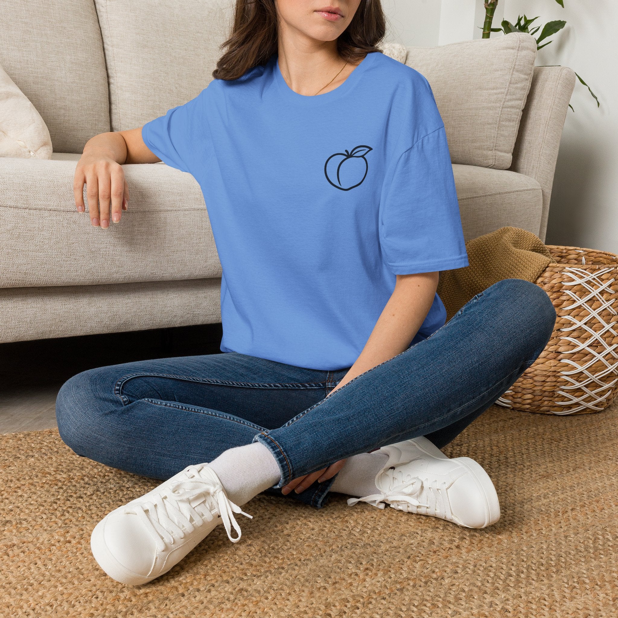 Peach Outline T‑Shirt — Minimal Fruit Graphic Tee