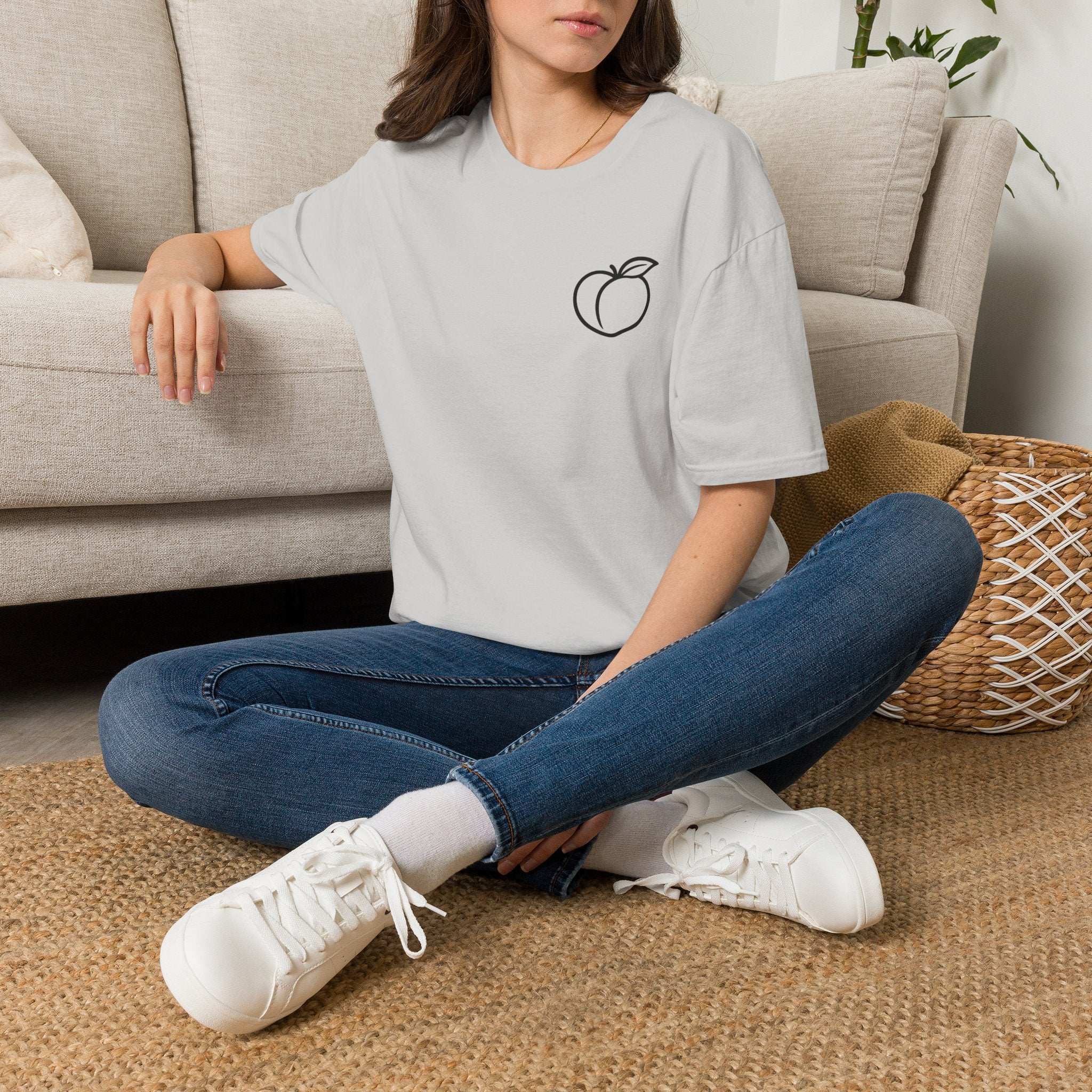 Peach Outline T‑Shirt — Minimal Fruit Graphic Tee